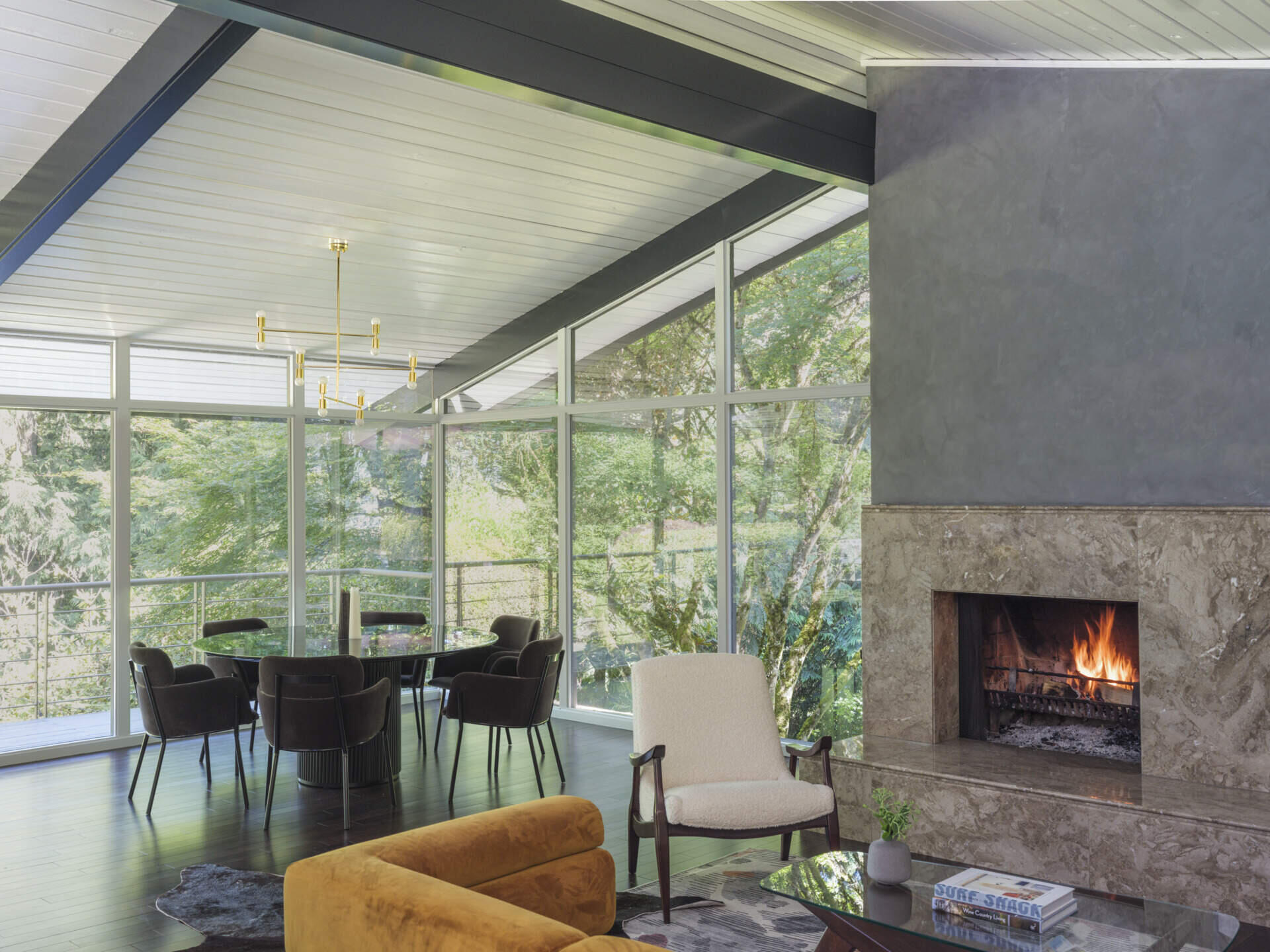 Off the living room, the dining area, positioned between the lounge and the kitchen, keeps circulation natural while acting as a lively focal point for meals and gatherings.