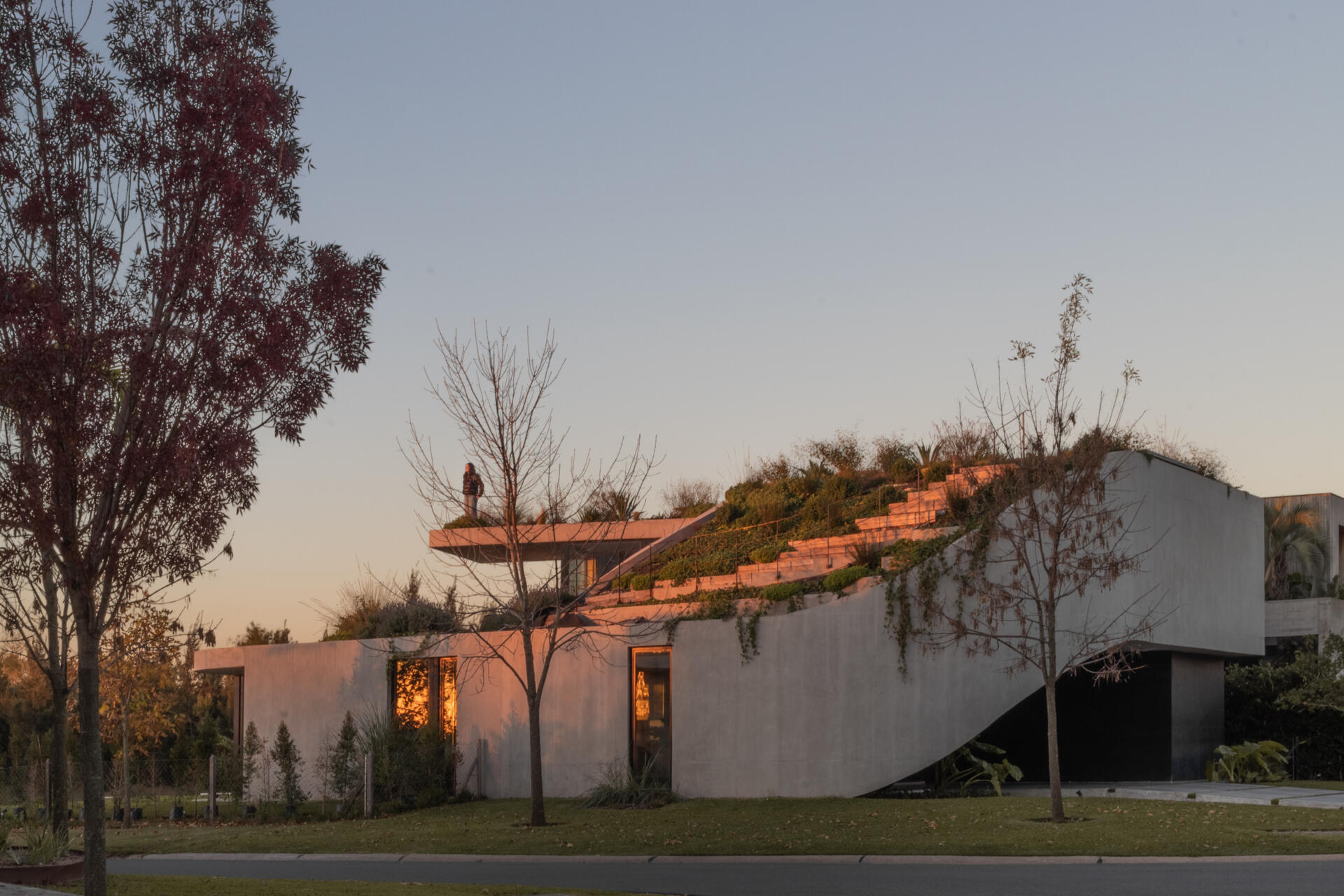 See how GP House by AtelierM transforms two simple curves into an eye-catching spiral home in Buenos Aires, complete with water features, bright interiors, and rooftop gardens.